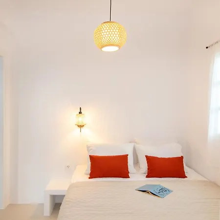 Arnadian Living Experience شقة